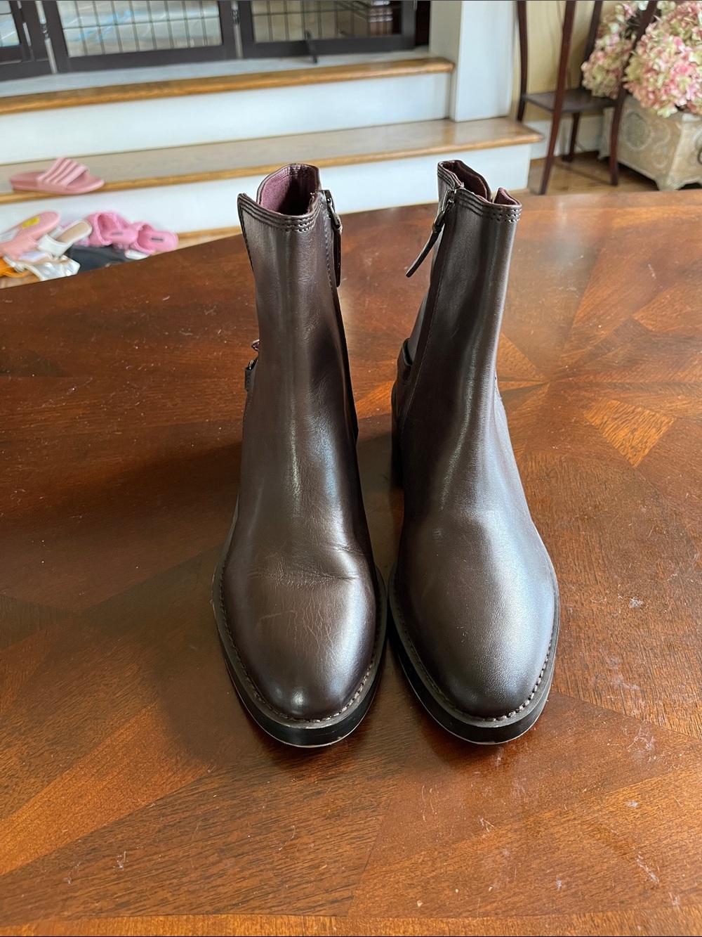 Women’s Black Chelsea Boots - Sleek Zip Ankle Boots